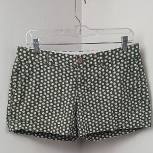 Old Navy Women's Green and White Patterned Seashells Women's Shorts Size 6